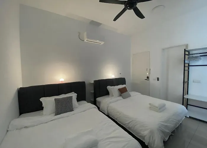 Bukit Indah - Room With Private Bathroom 1-4Pax