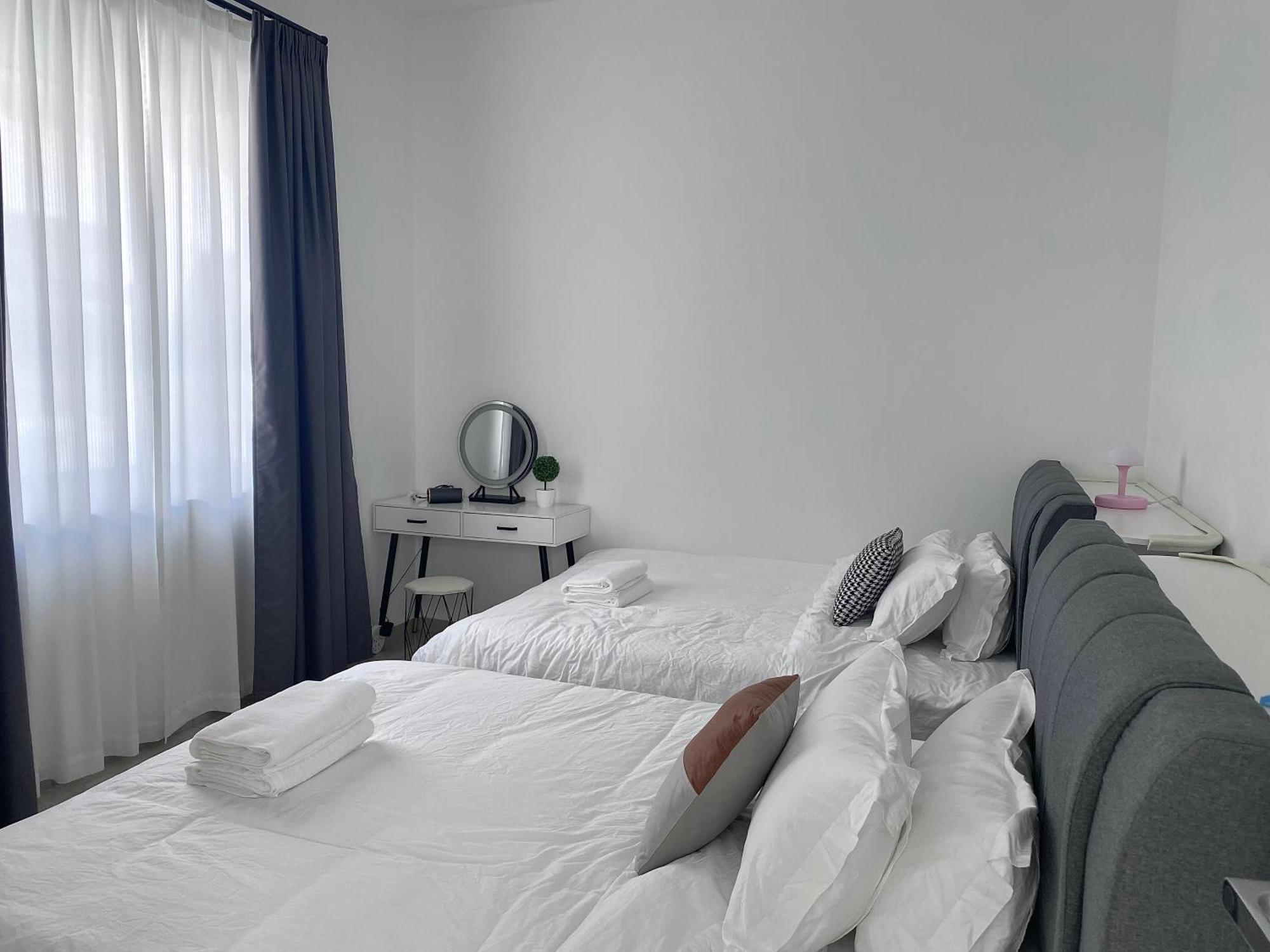Bukit Indah - With Private Bathroom 1-4pax Johor Bahru