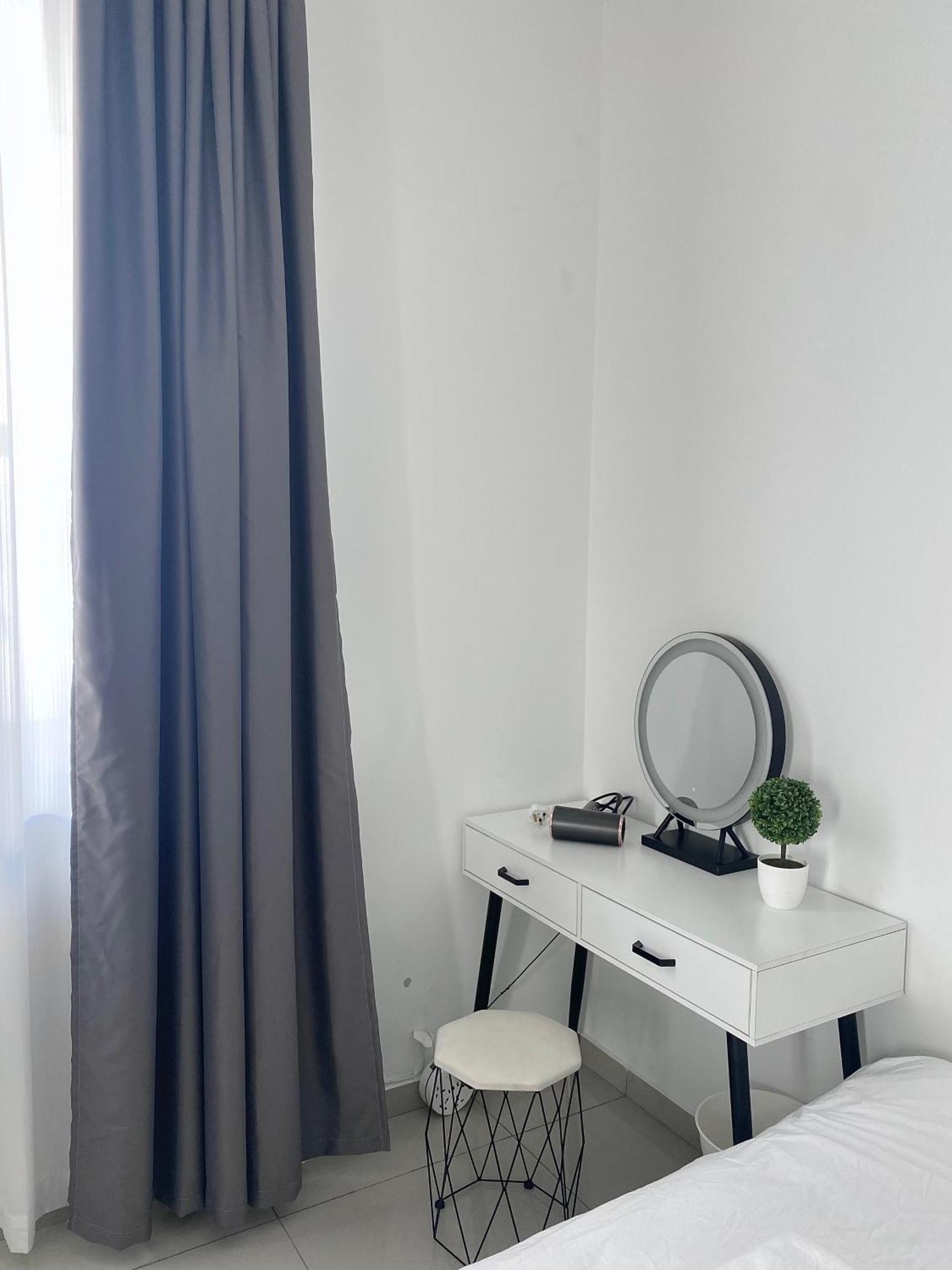 Asrama Bukit Indah - With Private Bathroom 1-4pax *